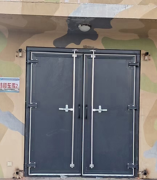 玛沁工业平开门