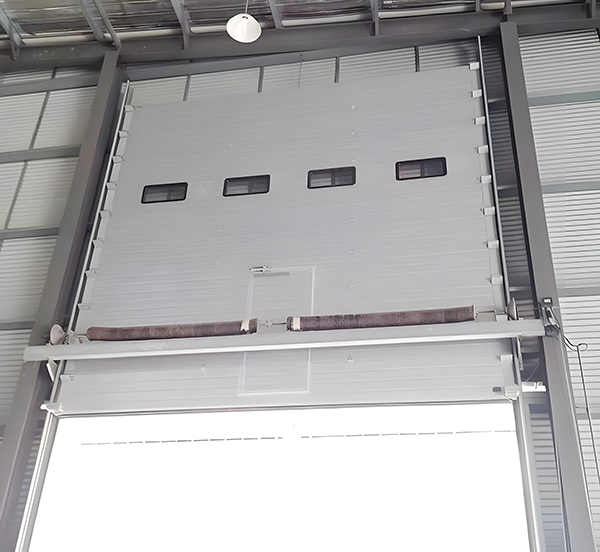 玛沁工业滑升门