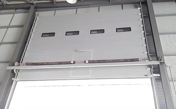 玛沁工业滑升门