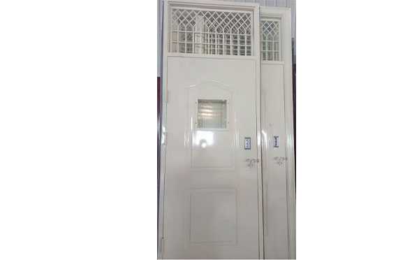 玛沁学校教室门