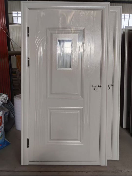 玛沁学校教室门