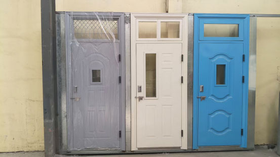 玛沁学校教室门 玛沁学校教室门