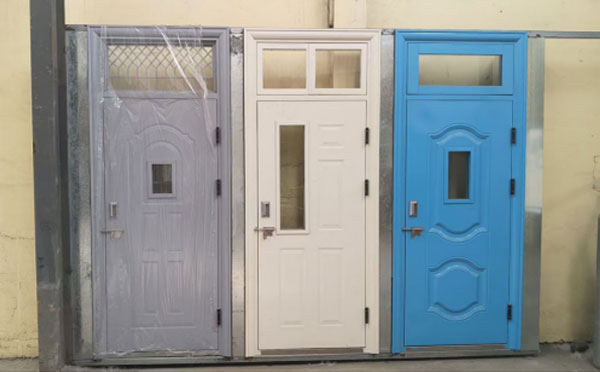 玛沁学校教室门