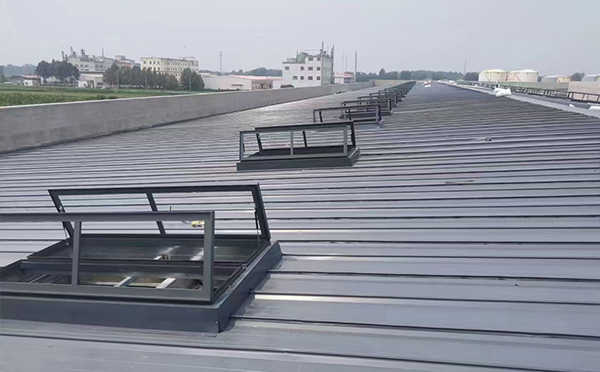 某中学室内体育馆玛沁排烟窗改造项目