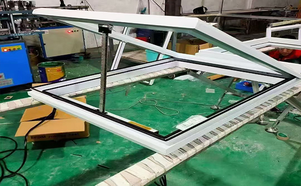 某地下车库出入口玛沁排烟窗配置工程