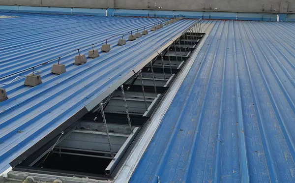 某城市大型商业综合体中庭玛沁排烟窗工程 某城市大型商业综合体中庭玛沁排烟窗工程