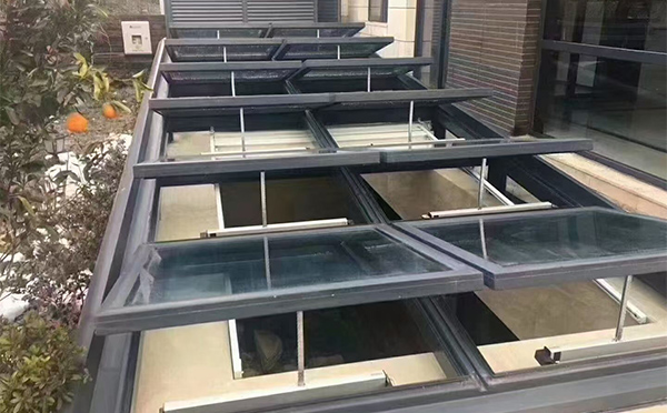 某轨道交通车辆维修车间玛沁排烟窗应用